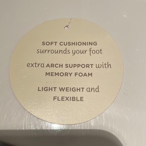 MARC FISHER BRAND NEW BLACK LEATHER PLATFORM HEELS - Picture 13 of 13